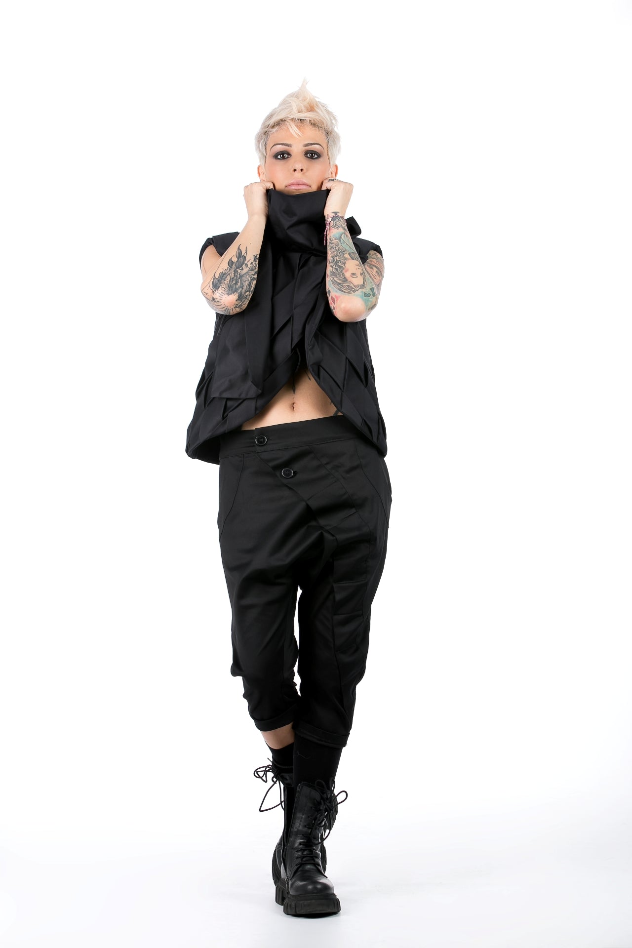 Cotton Capri Pants In Black