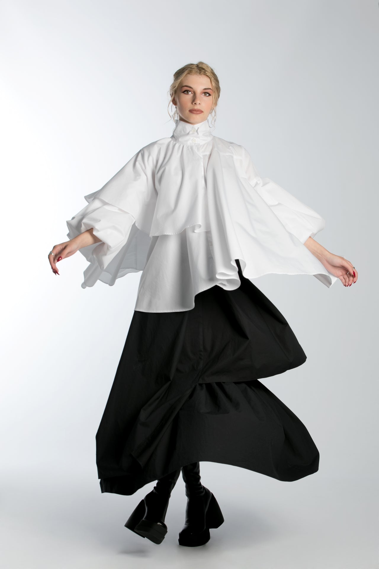 White Renaissance Shirt With Jabot And Puff Sleeves