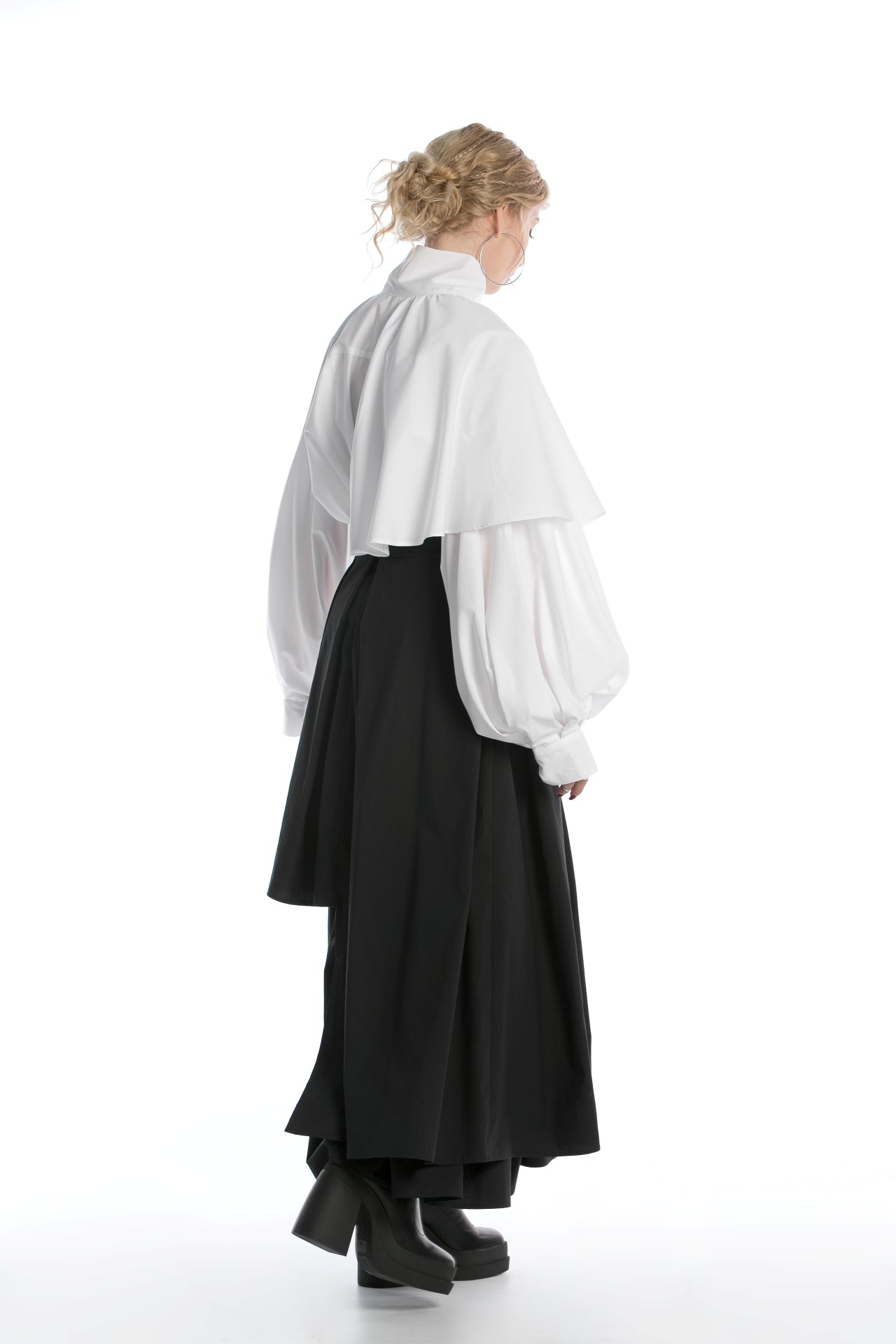 White Renaissance Shirt With Jabot And Puff Sleeves